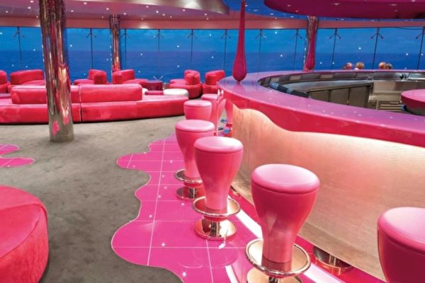 https://static.traveltek.net/cruisepics/local_shipimages_large/1782449748.jpg