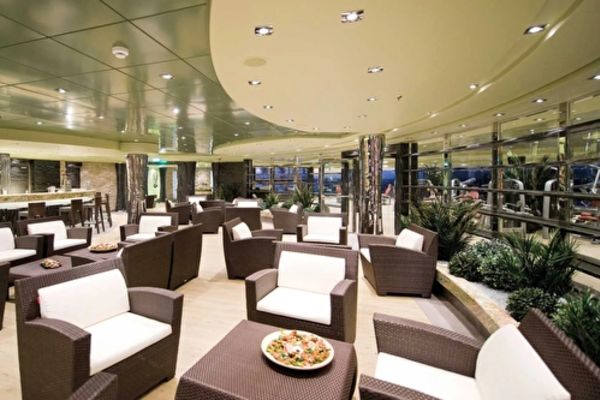 https://static.traveltek.net/cruisepics/local_shipimages_large/1782449791.jpg