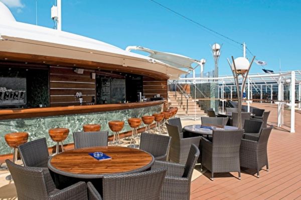 https://static.traveltek.net/cruisepics/local_shipimages_large/1782449811.jpg