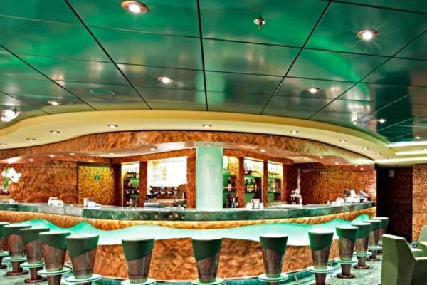 https://static.traveltek.net/cruisepics/local_shipimages_large/1782449861.jpg