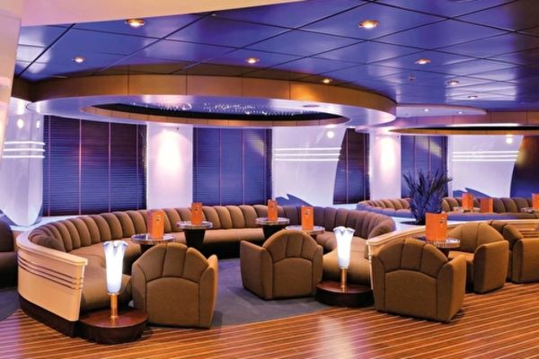 https://static.traveltek.net/cruisepics/local_shipimages_large/1782449893.jpg