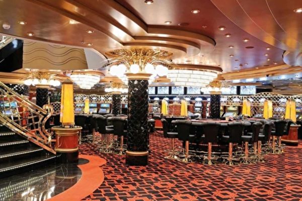 https://static.traveltek.net/cruisepics/local_shipimages_large/1782449947.jpg