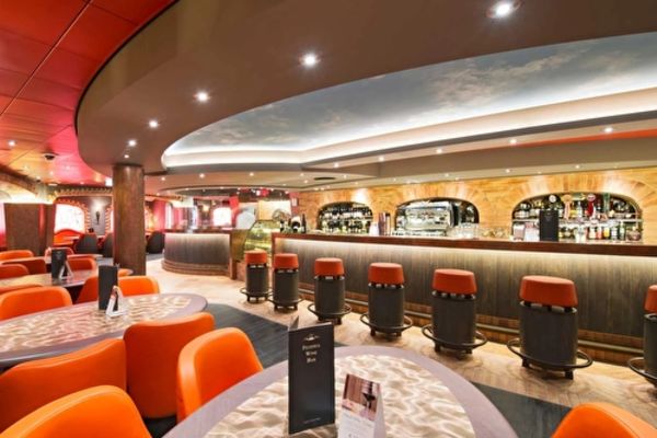 https://static.traveltek.net/cruisepics/local_shipimages_large/1782452087.jpg