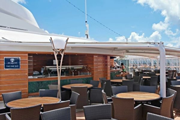 https://static.traveltek.net/cruisepics/local_shipimages_large/1782452128.jpg