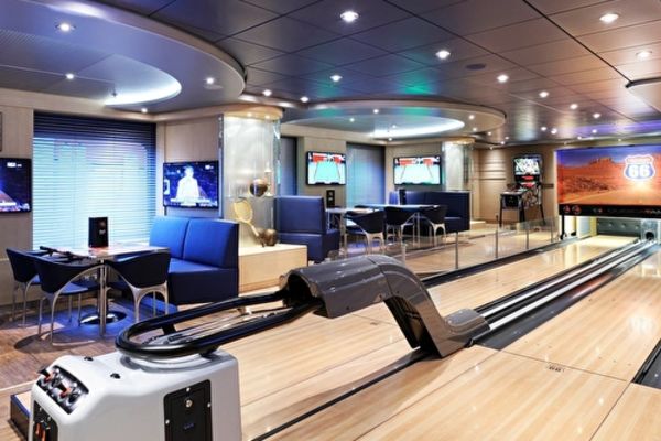 https://static.traveltek.net/cruisepics/local_shipimages_large/1782452267.jpg