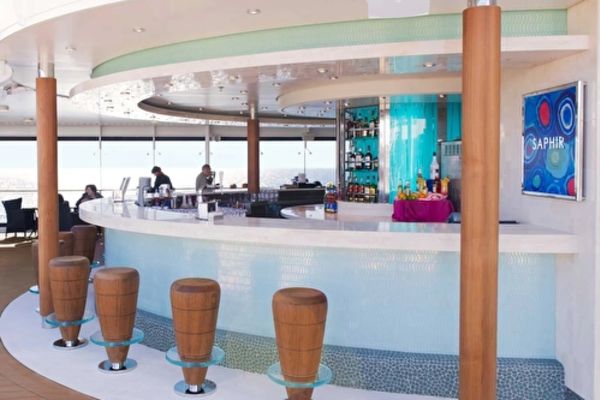 https://static.traveltek.net/cruisepics/local_shipimages_large/1782452297.jpg