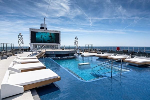 https://static.traveltek.net/cruisepics/local_shipimages_large/1782452732.jpg