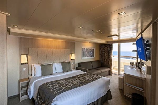 https://static.traveltek.net/cruisepics/local_shipimages_large/1782452751.jpg