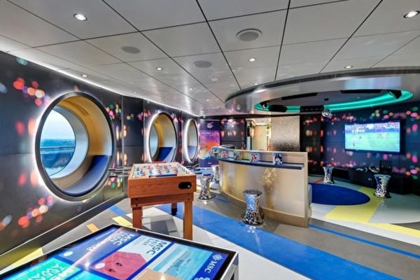https://static.traveltek.net/cruisepics/local_shipimages_large/1782452764.jpg