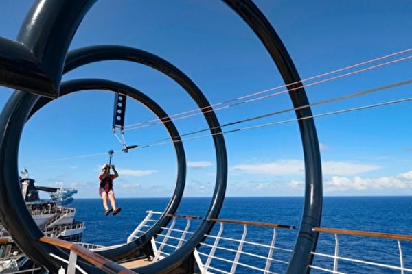 https://static.traveltek.net/cruisepics/local_shipimages_large/1782452773.jpg