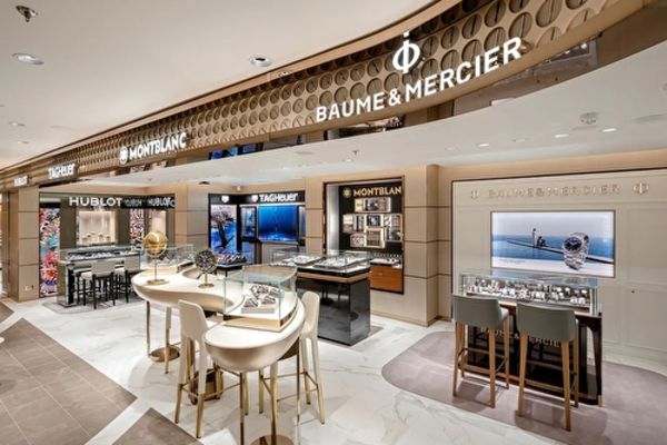 https://static.traveltek.net/cruisepics/local_shipimages_large/1782453260.jpg