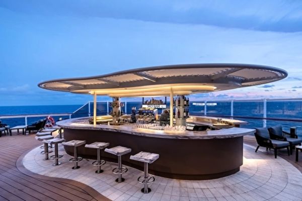 https://static.traveltek.net/cruisepics/local_shipimages_large/1782453293.jpg