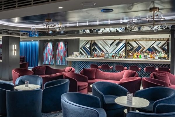 https://static.traveltek.net/cruisepics/local_shipimages_large/1782453347.jpg