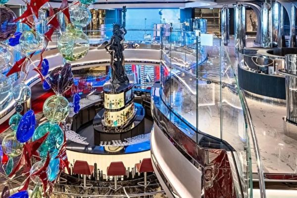 https://static.traveltek.net/cruisepics/local_shipimages_large/1782453375.jpg