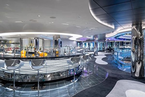 https://static.traveltek.net/cruisepics/local_shipimages_large/1782453403.jpg