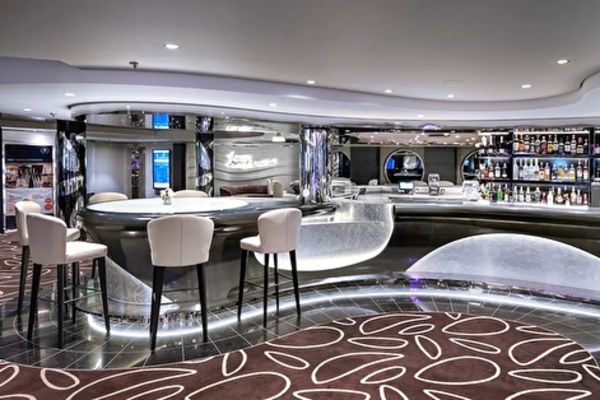 https://static.traveltek.net/cruisepics/local_shipimages_large/1782457557.jpg