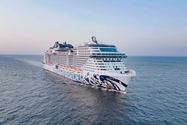 https://static.traveltek.net/cruisepics/local_shipimages_large/1782457577.jpg