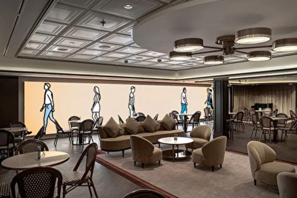 https://static.traveltek.net/cruisepics/local_shipimages_large/1782457618.jpg