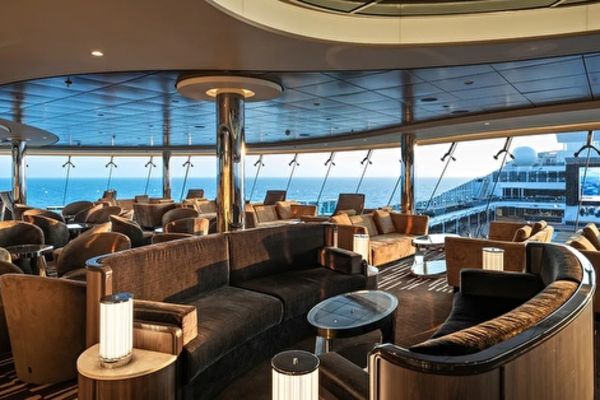 https://static.traveltek.net/cruisepics/local_shipimages_large/1782457624.jpg