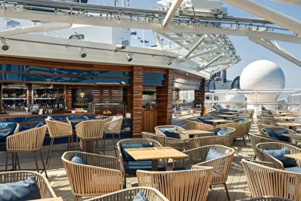 https://static.traveltek.net/cruisepics/local_shipimages_large/1782457741.jpg