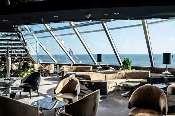 https://static.traveltek.net/cruisepics/local_shipimages_large/1782457773.jpg
