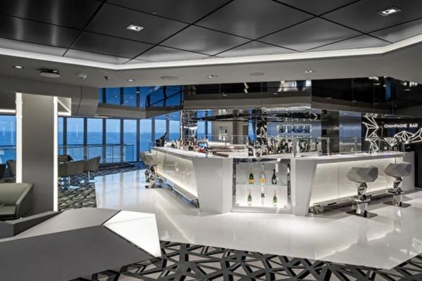https://static.traveltek.net/cruisepics/local_shipimages_large/1782457779.jpg