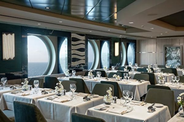 https://static.traveltek.net/cruisepics/local_shipimages_large/1782457789.jpg