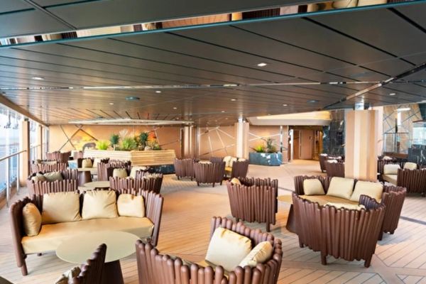 https://static.traveltek.net/cruisepics/local_shipimages_large/1782458197.jpg