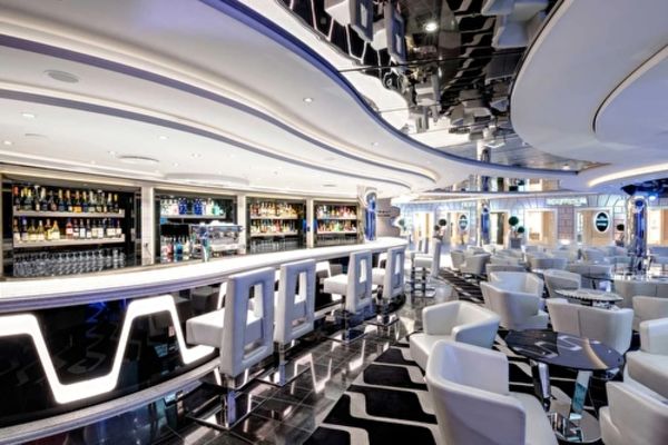 https://static.traveltek.net/cruisepics/local_shipimages_large/1782458229.jpg