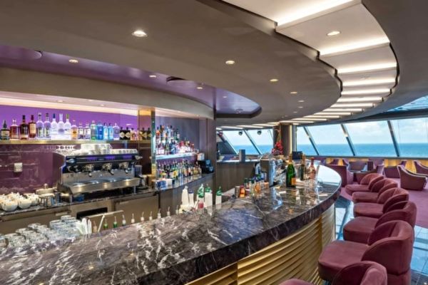 https://static.traveltek.net/cruisepics/local_shipimages_large/1782458307.jpg