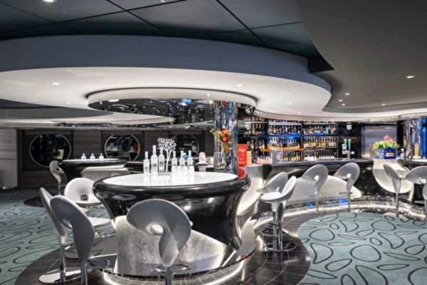 https://static.traveltek.net/cruisepics/local_shipimages_large/1782458352.jpg