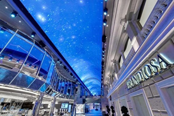 https://static.traveltek.net/cruisepics/local_shipimages_large/1782458486.jpg