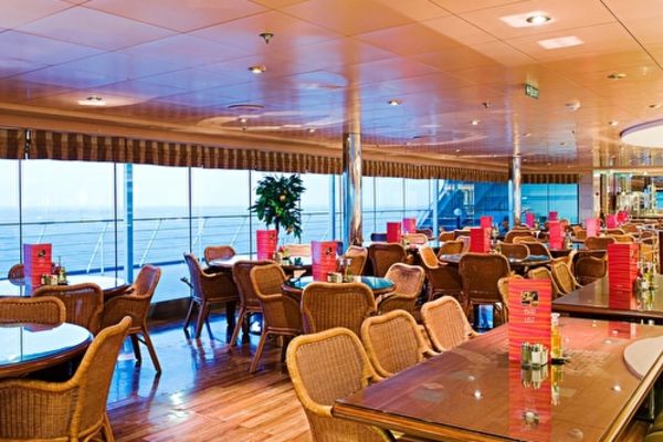 https://static.traveltek.net/cruisepics/local_shipimages_large/1782462876.jpg
