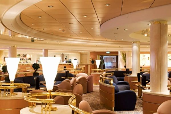 https://static.traveltek.net/cruisepics/local_shipimages_large/1782462958.jpg