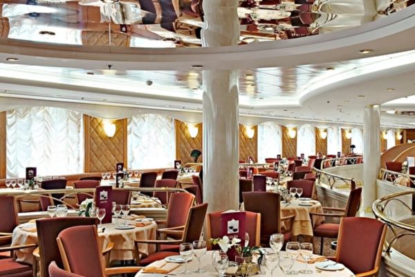 https://static.traveltek.net/cruisepics/local_shipimages_large/1782462964.jpg