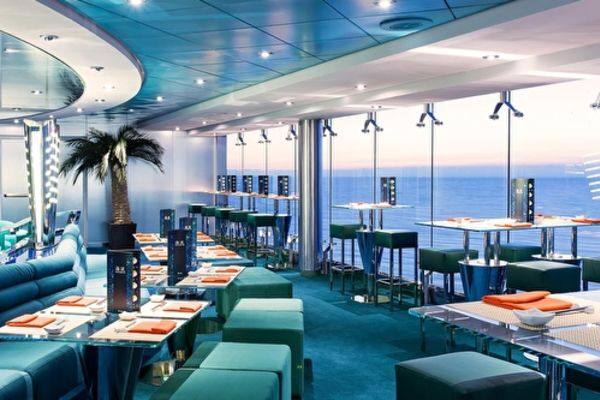 https://static.traveltek.net/cruisepics/local_shipimages_large/1782463209.jpg