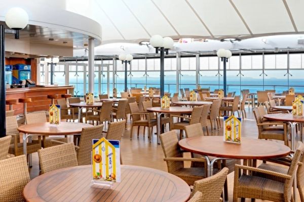 https://static.traveltek.net/cruisepics/local_shipimages_large/1782463232.jpg