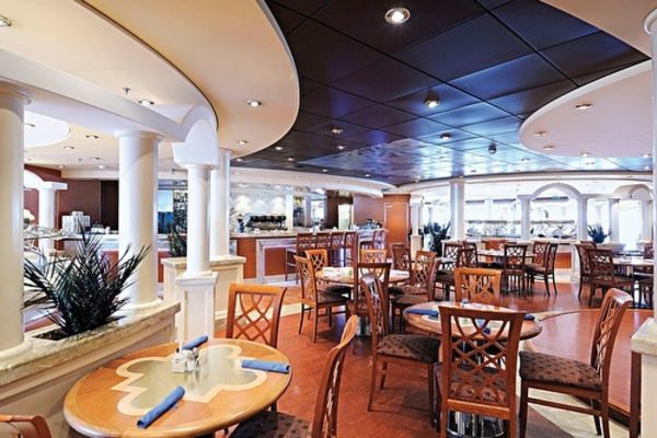 https://static.traveltek.net/cruisepics/local_shipimages_large/1782463553.jpg