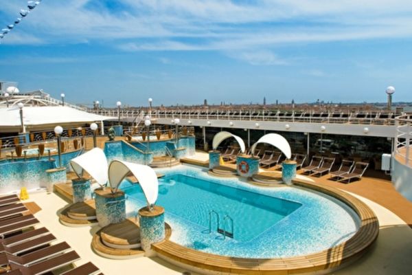 https://static.traveltek.net/cruisepics/local_shipimages_large/1782463588.jpg