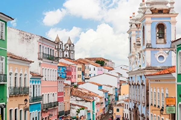 https://static.traveltek.net/cruisepics/local_shipimages_large/1782463595.jpg