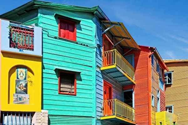 https://static.traveltek.net/cruisepics/local_shipimages_large/1782463635.jpg