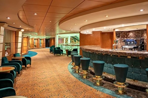 https://static.traveltek.net/cruisepics/local_shipimages_large/1782464201.jpg