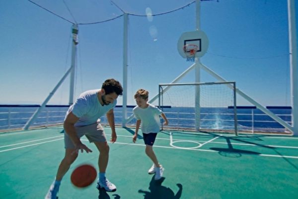 https://static.traveltek.net/cruisepics/local_shipimages_large/1782464289.jpg