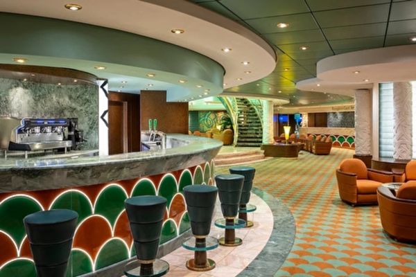 https://static.traveltek.net/cruisepics/local_shipimages_large/1782464340.jpg