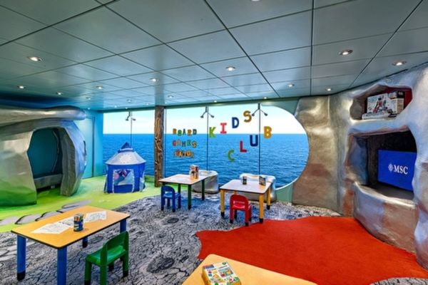 https://static.traveltek.net/cruisepics/local_shipimages_large/1782464345.jpg