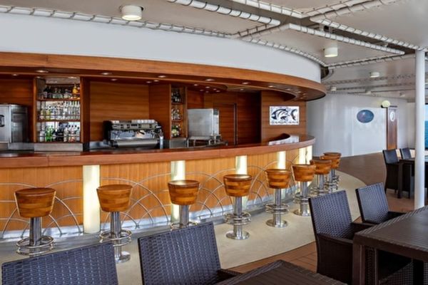 https://static.traveltek.net/cruisepics/local_shipimages_large/1782464354.jpg