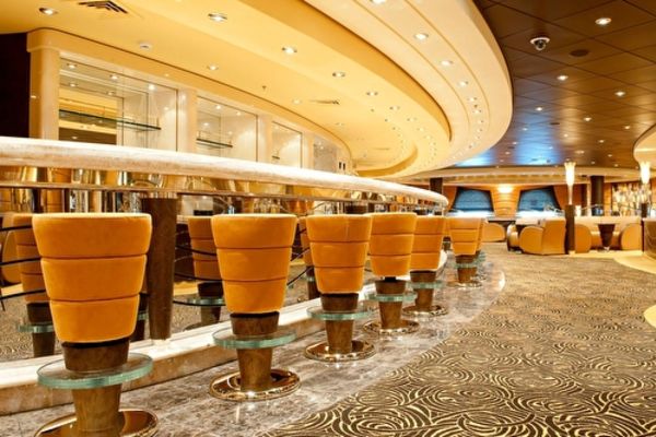 https://static.traveltek.net/cruisepics/local_shipimages_large/1782464908.jpg
