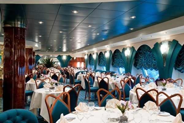 https://static.traveltek.net/cruisepics/local_shipimages_large/1782464922.jpg