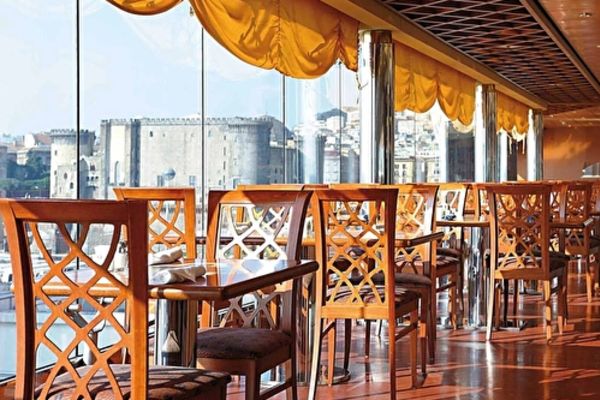 https://static.traveltek.net/cruisepics/local_shipimages_large/1782464938.jpg