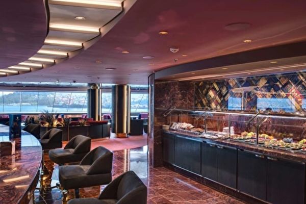 https://static.traveltek.net/cruisepics/local_shipimages_large/1782465387.jpg